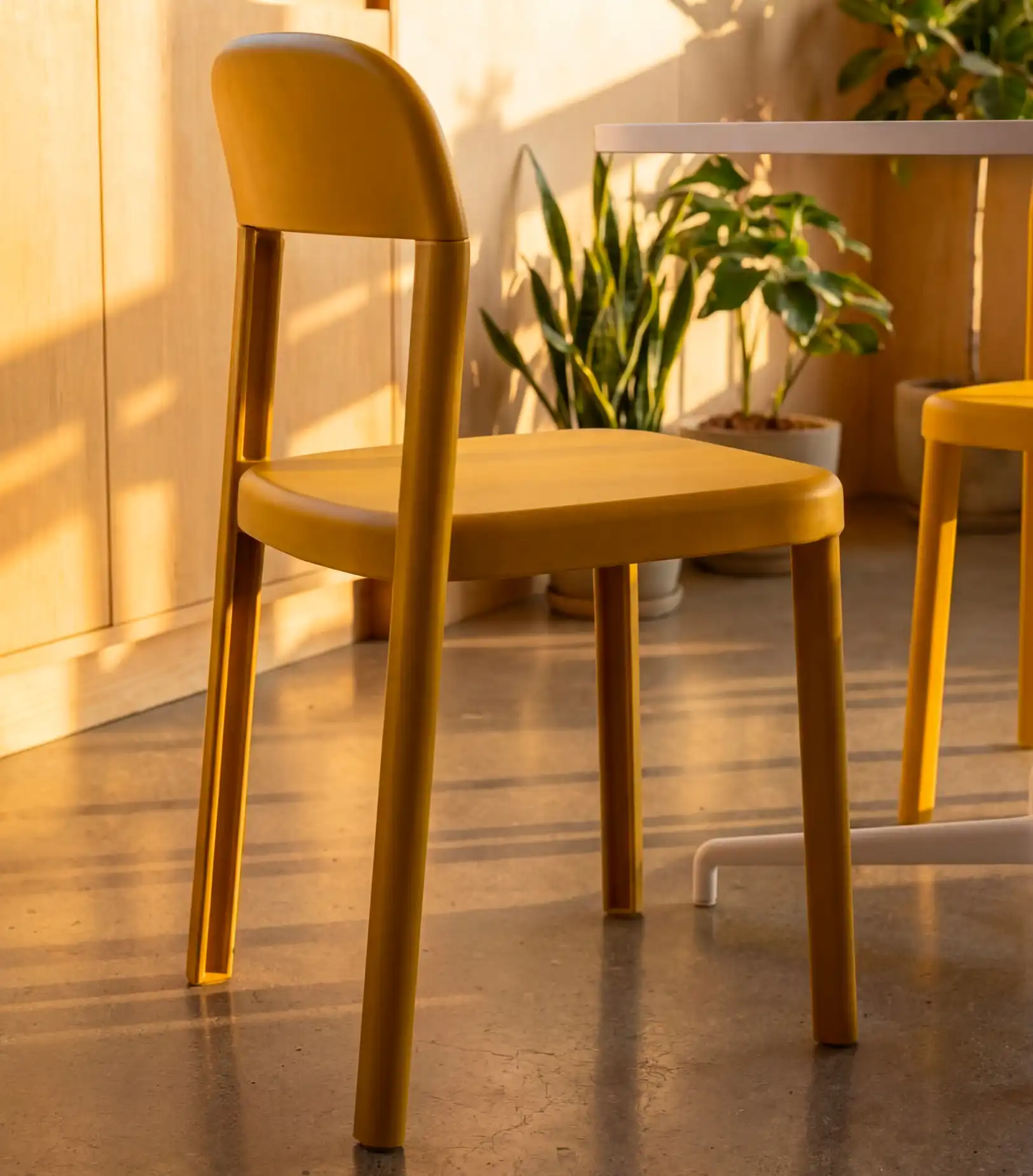 Immagine ambientata di una sedia.