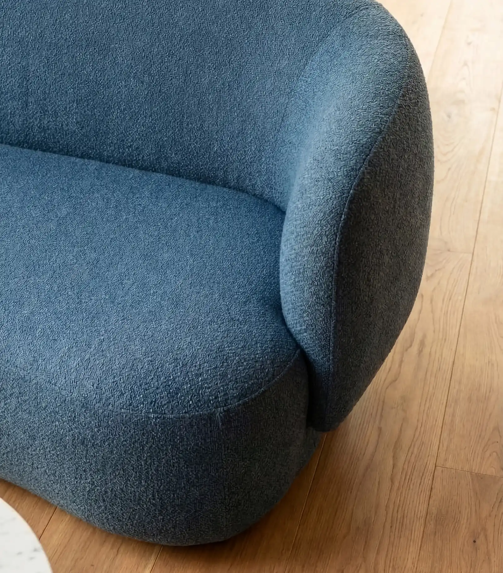 Immagine ambientata di un divano.